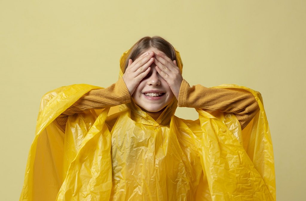 5 Cara Mudah Menghilangkan Jamur di Jas Hujan