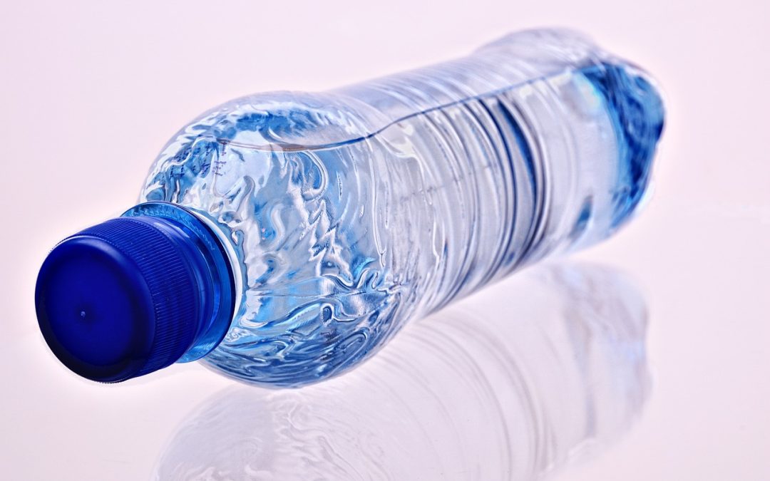 5 Alasan Tidak Boleh Mengisi Ulang Botol Air Minum Kemasan
